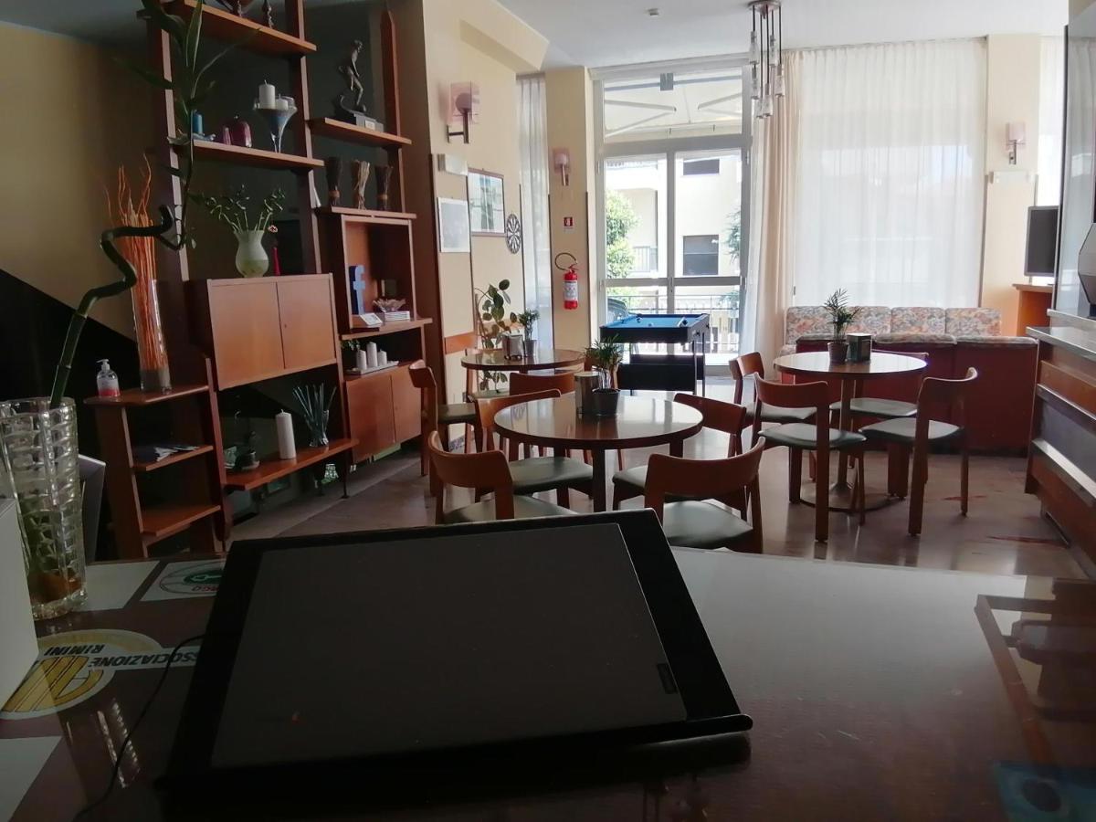 Hotel Luca Rimini Eksteriør bilde